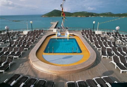 La piscina de Popa con sus espectaculares vistas 